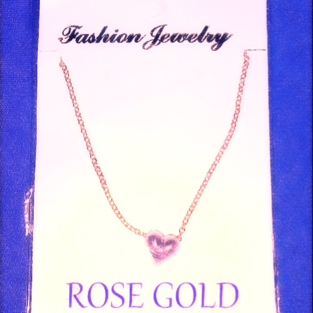Give Some Love: Tiny rose gold heart necklace